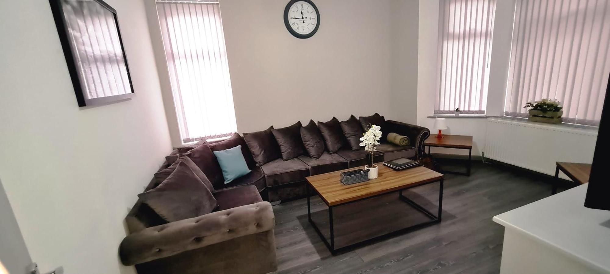 Large Victorian House 15 Minutes From Centre Holiday home